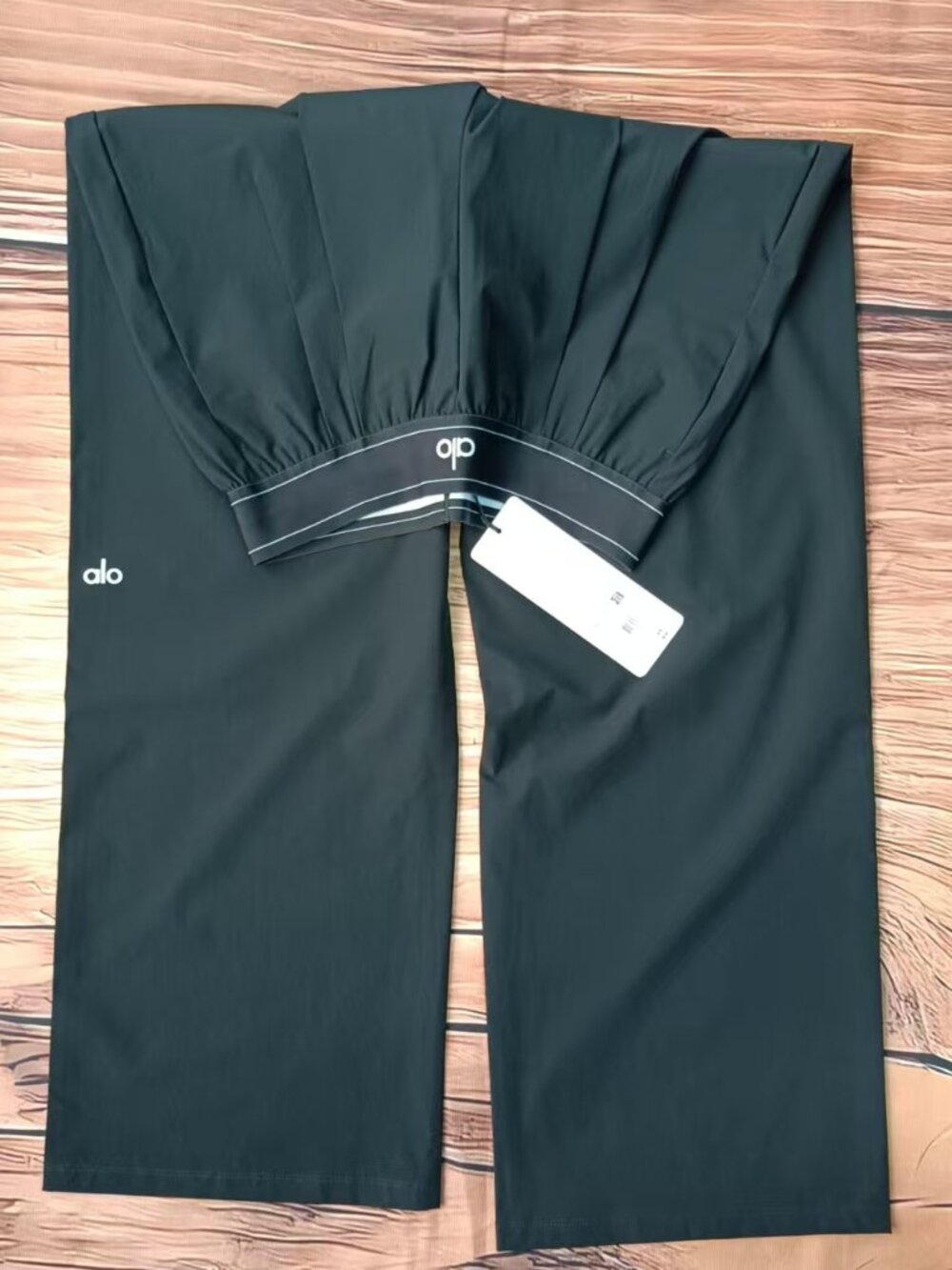 Brand new Alo Yoga Suit Up Trouser black regular with tags 🤍 - Picture 3 of 10